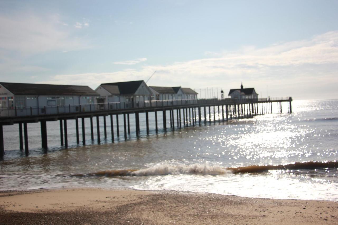 Romantic Flint Cottage On The Suffolk Coast Saxmundham Exterior foto